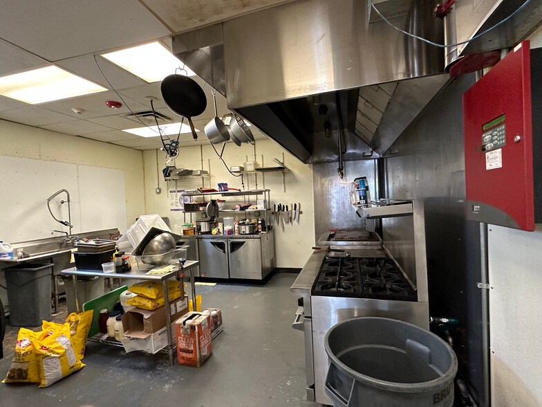 More Photos Of 105 S 3rd St, Rogers Restaurant For Lease