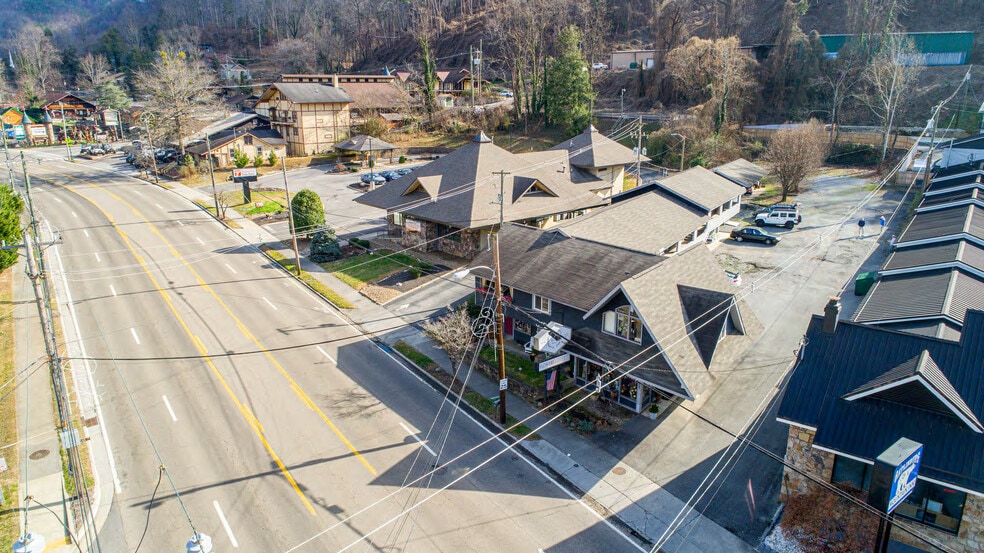More Photos Of 402 E Parkway, Gatlinburg Apartments For Sale