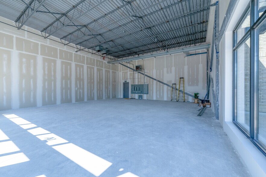 More Photos Of 197 Pinehurst Rd, Paris General Retail For Lease