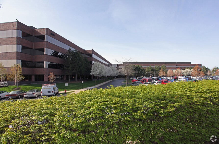 More Photos Of 3800 Hamlin Rd, Auburn Hills Office For Lease
