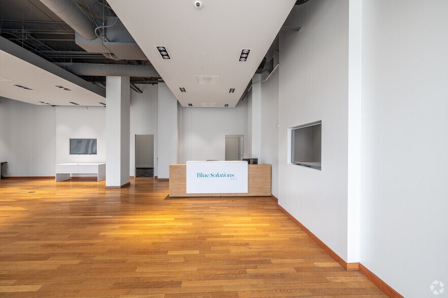 More Photos Of 331 Santa Monica Blvd, Santa Monica Apartments For Lease