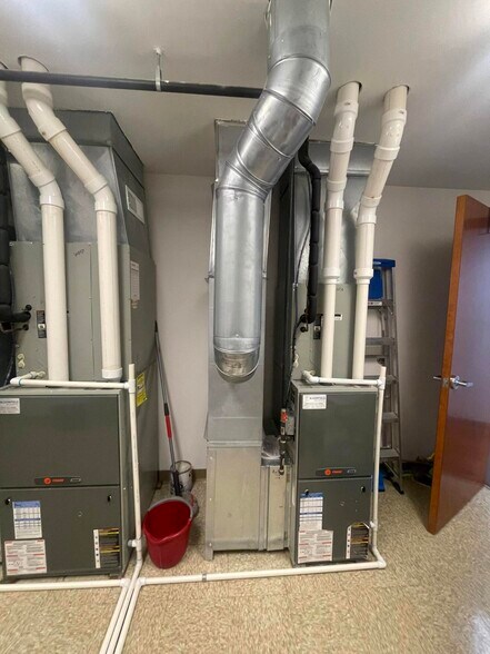 More Photos Of 951 Transport Dr, Valparaiso Office For Sale