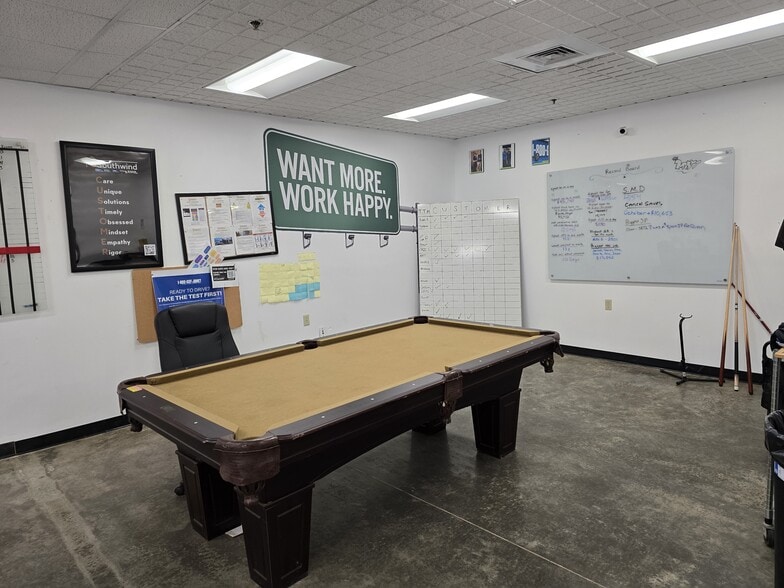 More Photos Of 362 Industrial Park Rd, Middletown Warehouse For Sale