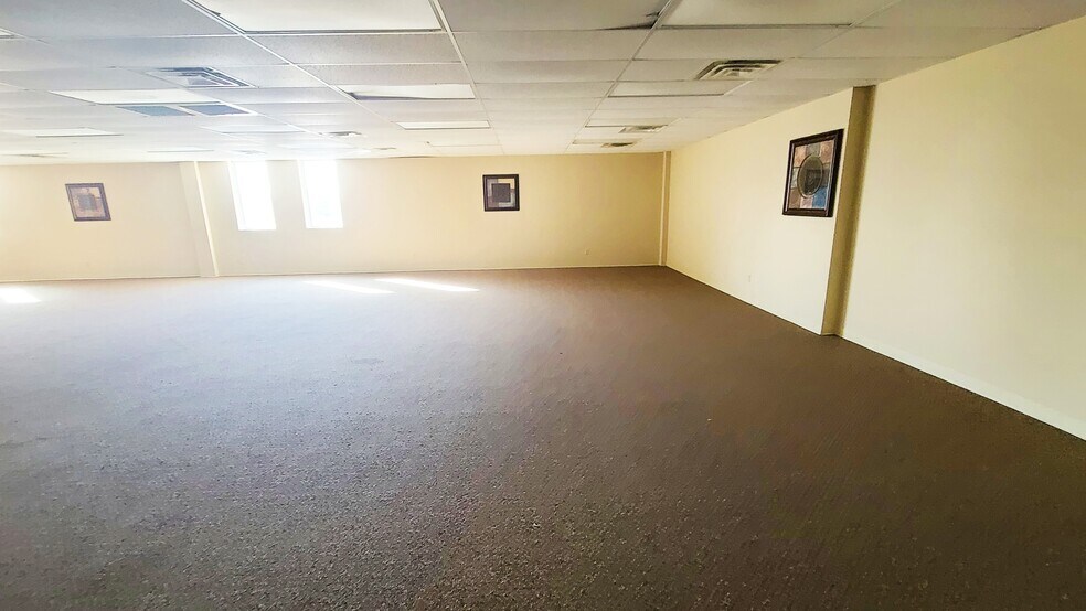 More Photos Of 710 W 8th St, Fort Scott Office For Sale
