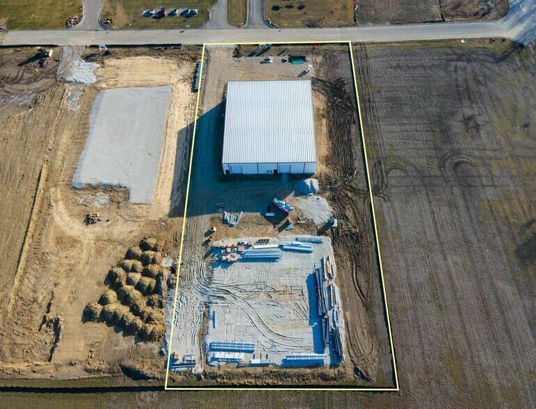 More Photos Of 830 Wesco Pky, Sheridan Warehouse For Lease