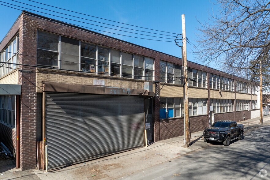 More Photos Of 150 N Macquesten Pky, Mount Vernon Warehouse For Lease