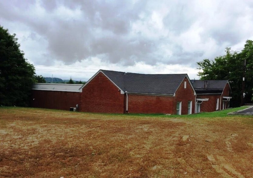 More Photos Of 330 S Wall St, Calhoun Office For Lease
