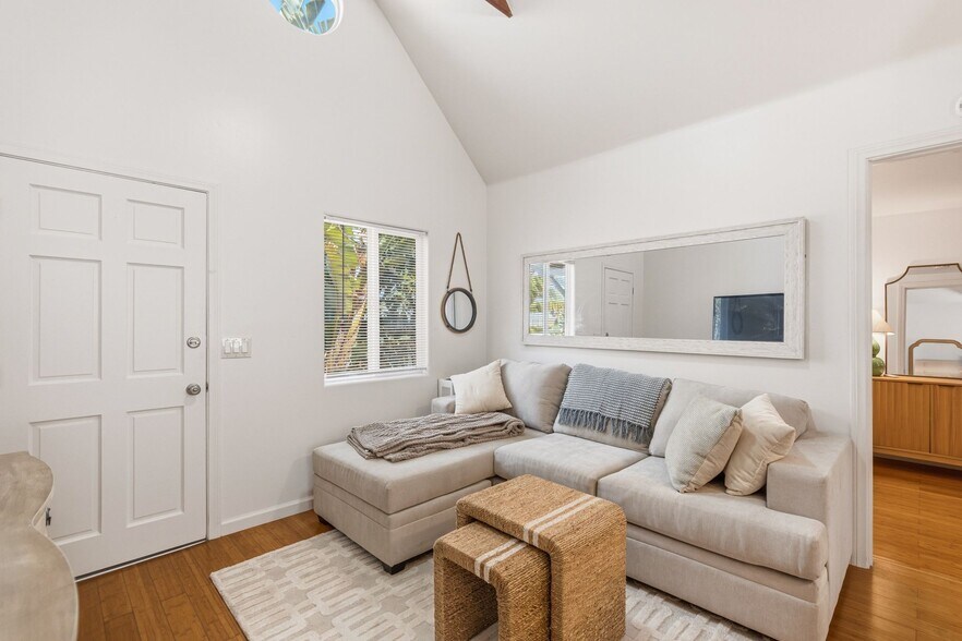 More Photos Of 215 Lolita St, Encinitas Apartments For Sale