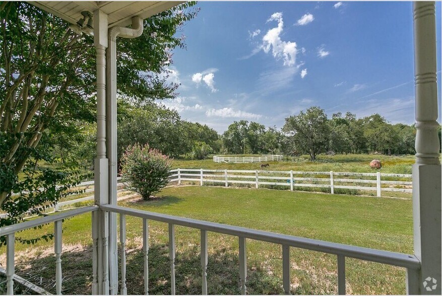 More Photos Of 2600 Rosebud Ln, Richland Hills Specialty For Sale