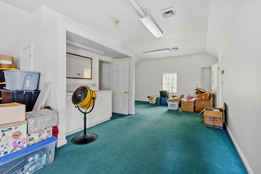 More Photos Of 77 Merriam Ave, Leominster Office For Sale