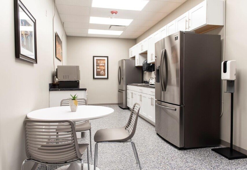 More Photos Of 227 W Judd St, Woodstock Office For Sale