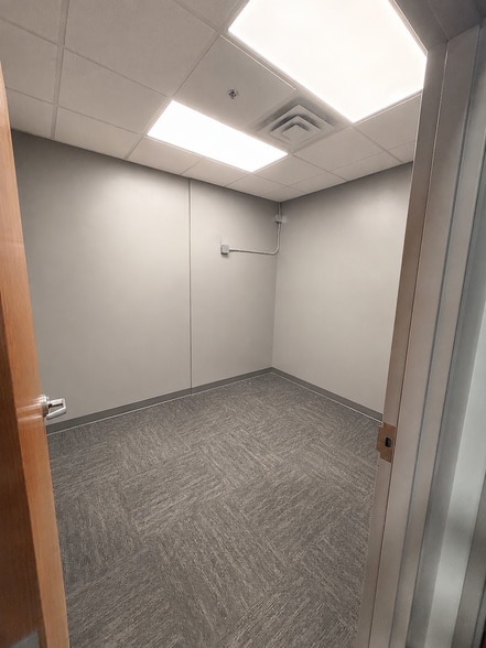 More Photos Of 10661 NE Nassau St, Blaine Warehouse For Lease