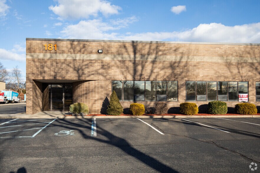 More Photos Of 181-191 Remington Blvd, Ronkonkoma Warehouse For Sale