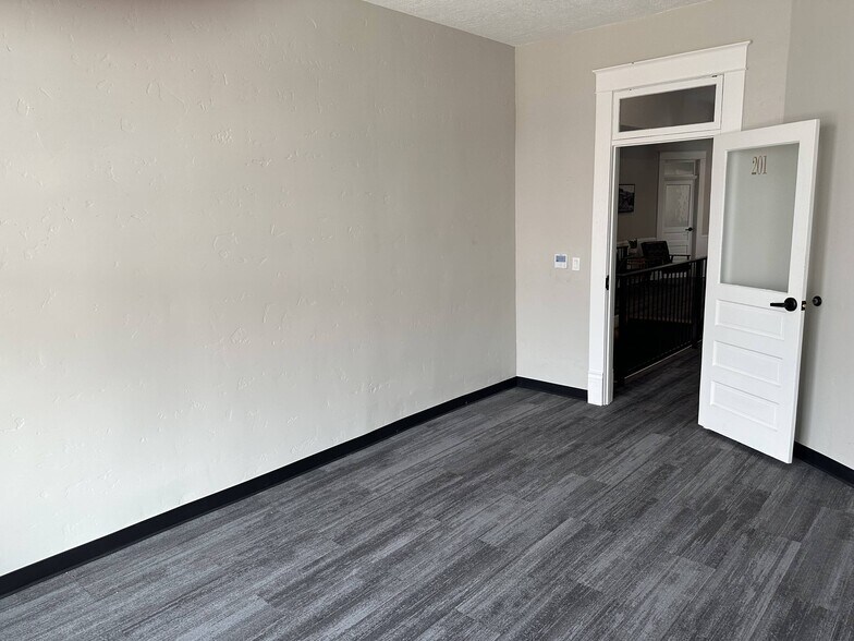 More Photos Of 108-112 12th Ave S, Nampa Office For Lease