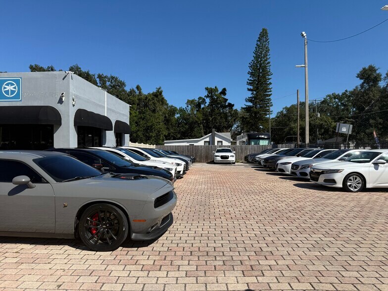 More Photos Of 13001 N Florida Ave, Tampa General Retail For Lease