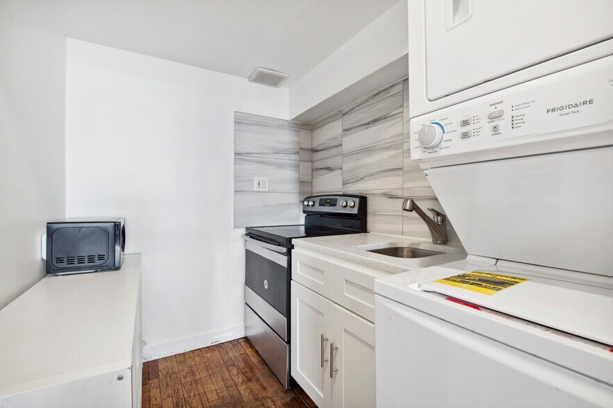 More Photos Of 424 W 49th St, New York Apartments For Sale