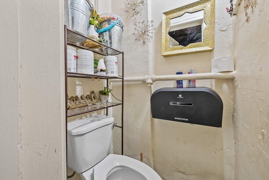 More Photos Of 509 N St Louis St, Los Angeles Storefront Retail Office For Sale