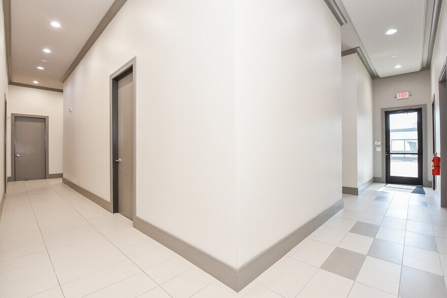 More Photos Of 8703 Meadowcroft Dr, Houston Medical For Lease