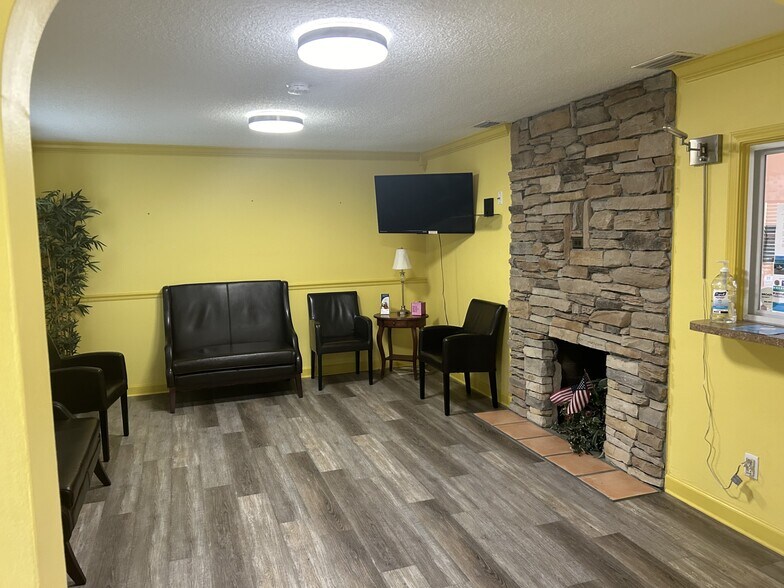 More Photos Of 200 Mission Rd, Palatka Medical For Sale