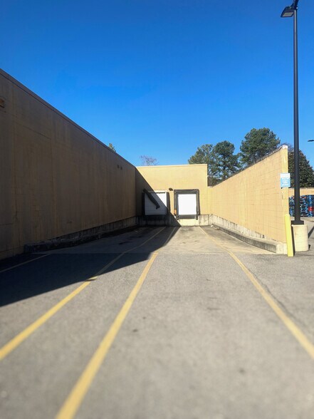 More Photos Of 4226 Oakwood Ave NW, Huntsville Supermarket For Lease