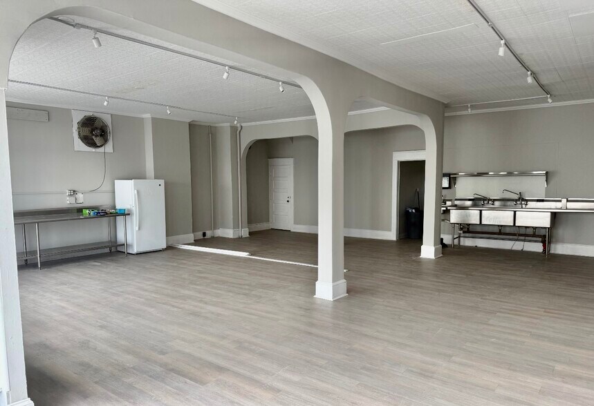 More Photos Of 288 Main St, Pittston General Retail For Sale