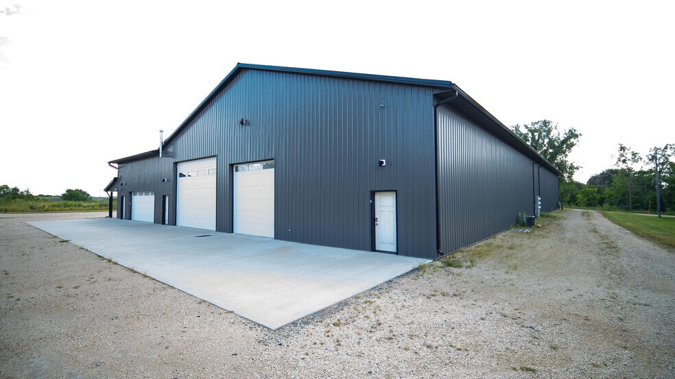 More Photos Of 514 E 9th St, Zumbrota Industrial For Lease