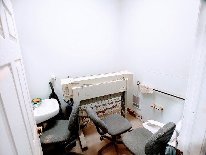 More Photos Of 215 N Redwood Rd, North Salt Lake Flex For Sale