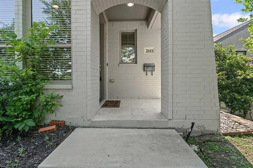 More Photos Of 2611 McCart Ave, Fort Worth Apartments For Sale