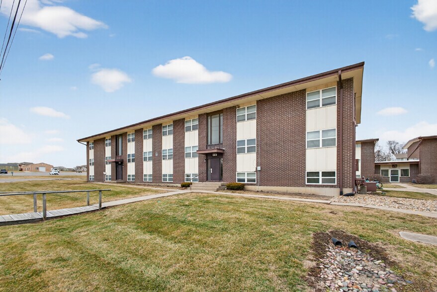 More Photos Of 1121 N College Dr, Maryville Apartments For Sale
