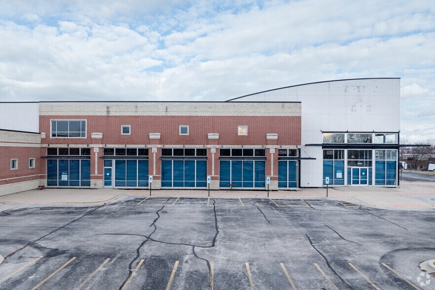 More Photos Of 2015 N Rand Rd, Palatine Auto Dealership For Sale