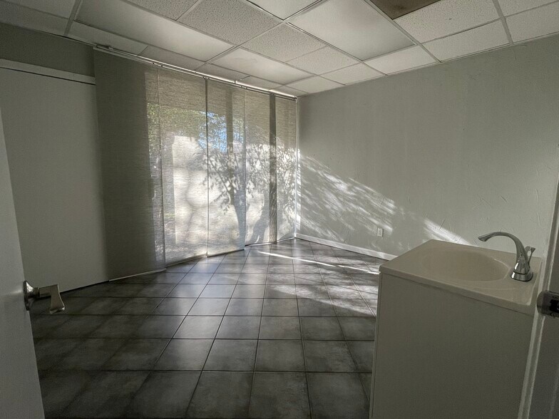 More Photos Of 14347 Torrey Chase Blvd, Houston Office For Sale