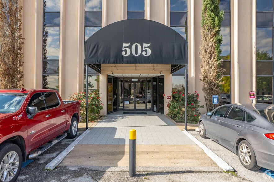 More Photos Of 505 N Sam Houston Pky E, Houston Unknown For Lease