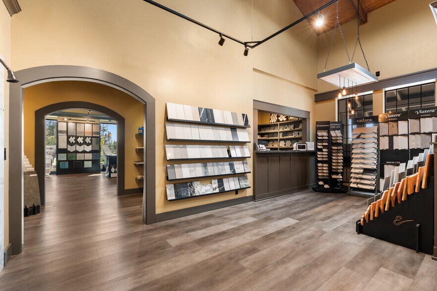 More Photos Of 807 S Auburn St, Grass Valley Showroom For Sale