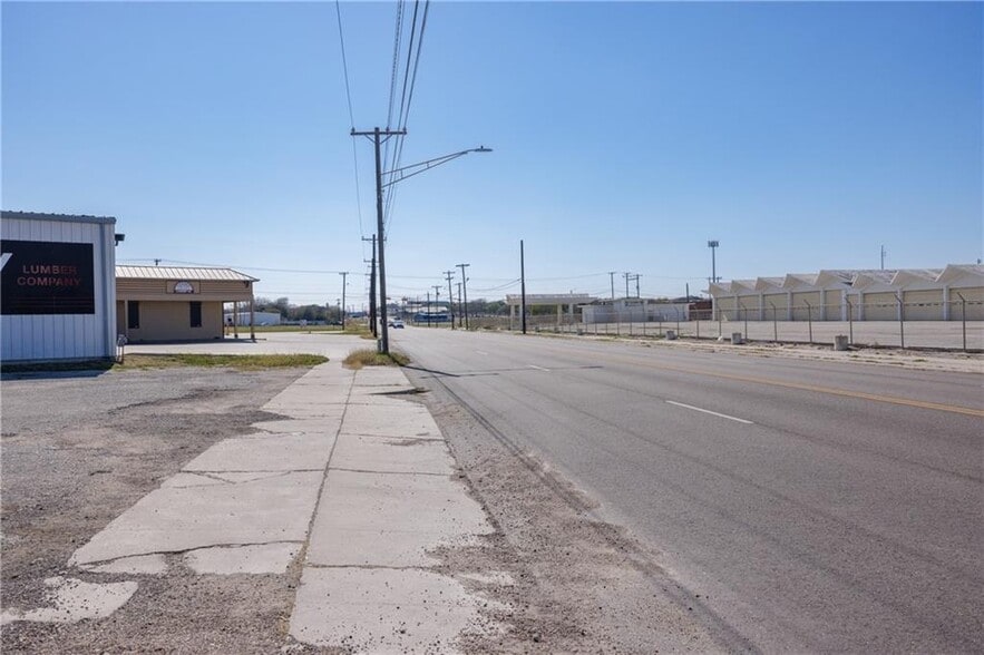 More Photos Of 610 N Port Ave, Corpus Christi Auto Dealership For Sale