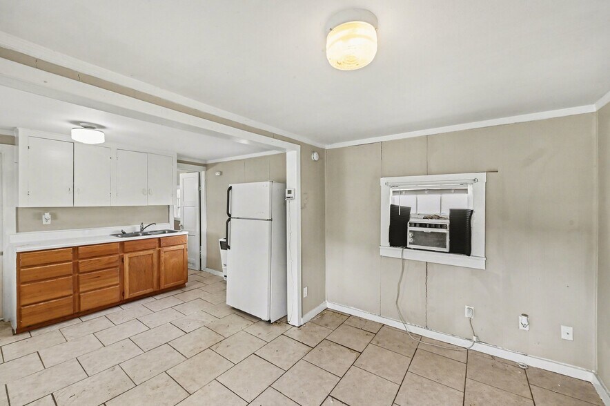 More Photos Of 308 Chestnut St, Silver Lake Apartments For Sale