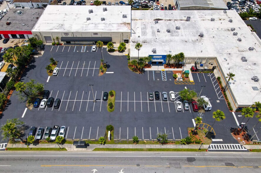 More Photos Of 800-840 Mercy Dr, Orlando Medical For Lease