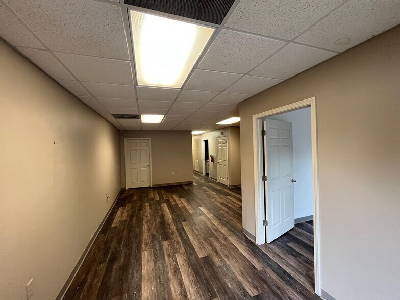 More Photos Of 3575 Trotter Dr, Alpharetta Warehouse For Lease