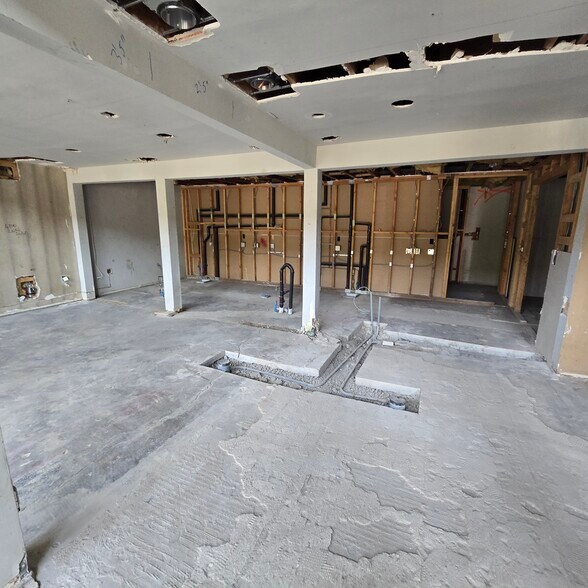 More Photos Of 920 N La Cienega Blvd, Los Angeles Storefront For Lease