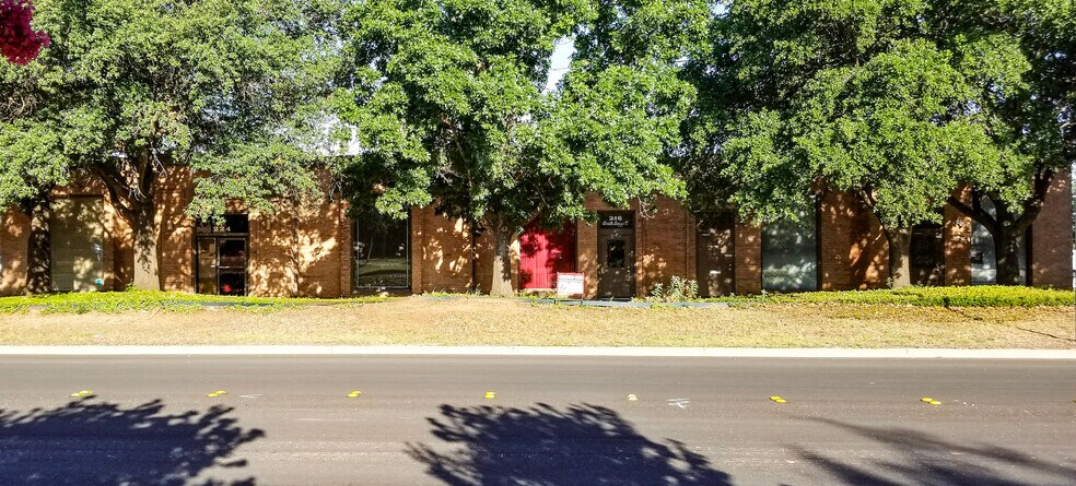 Primary Photo Of 212-224 S Leggett Dr, Abilene Storefront Retail Office For Sale