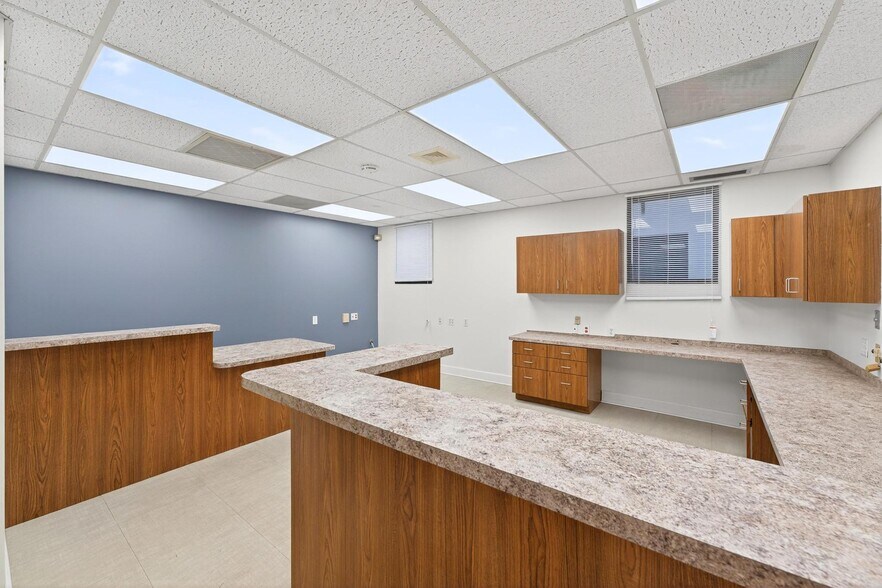 More Photos Of 220 N Westmonte Dr, Altamonte Springs Medical For Lease