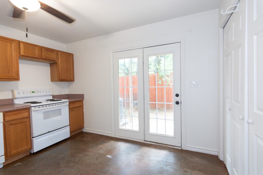 More Photos Of 114 Scofield Ave, Johnson City Apartments For Sale