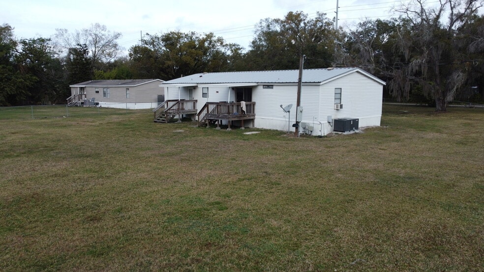 More Photos Of 10850 Cozarts Chalet, Gibsonton Manufactured Housing Mobile Home Park For Sale