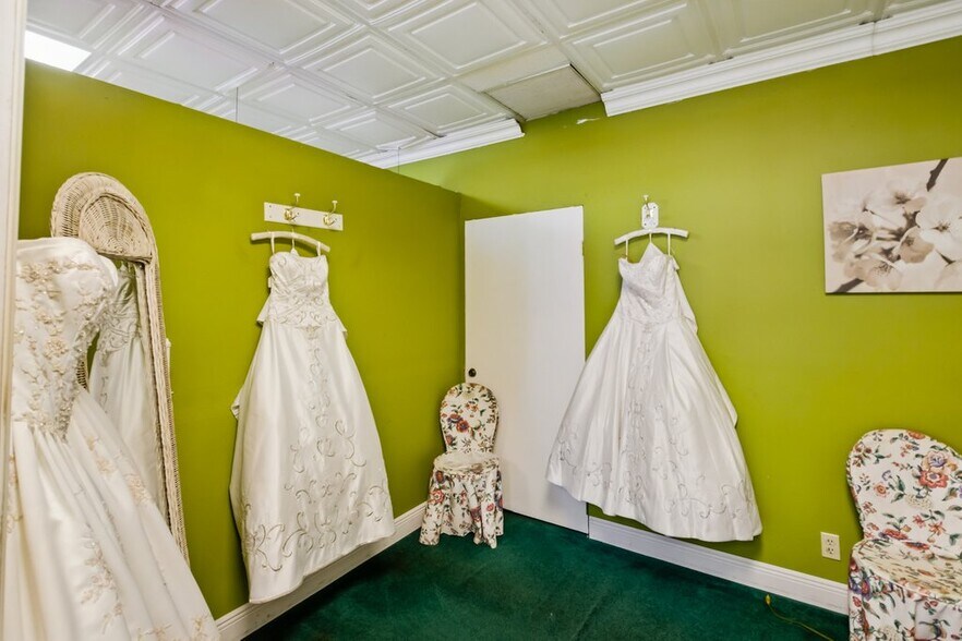 More Photos Of 4066 Broward Blvd, Fort Lauderdale Storefront Retail Office For Sale