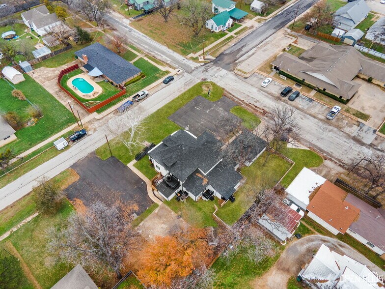 More Photos Of 405 W Gilbert St, Henrietta Hospitality For Sale