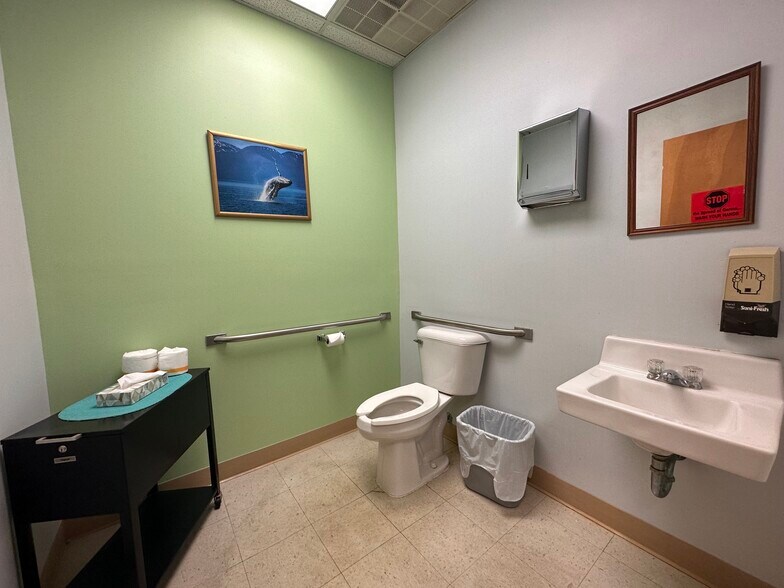 More Photos Of 811 N Macomb St, Monroe Office For Sale