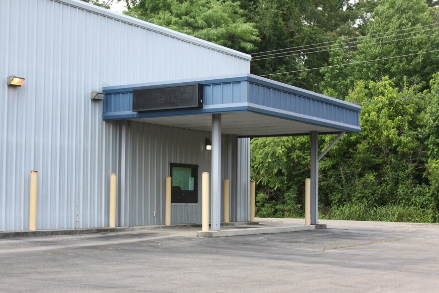 More Photos Of 1401 Woodmont Dr, Tuscumbia Freestanding For Lease
