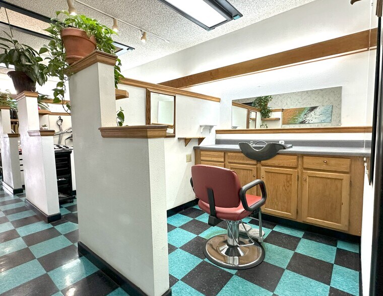 More Photos Of 1809 W Colorado Ave, Colorado Springs Freestanding For Sale