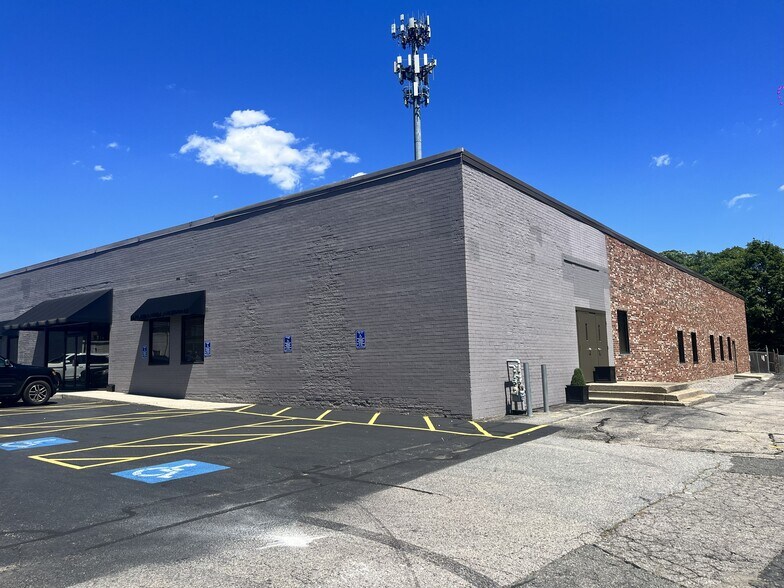 Primary Photo Of 1530 River St, Hyde Park Flex For Sale