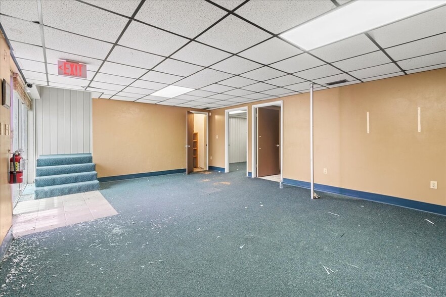 More Photos Of 1001 NE Waldo Rd, Gainesville Office For Sale