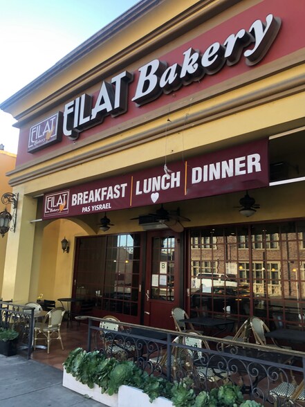 More Photos Of 9060 W Pico Blvd, Los Angeles Restaurant For Lease